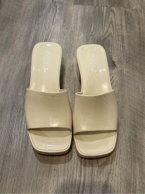Neutral Cream Open-Toe Slide Heels